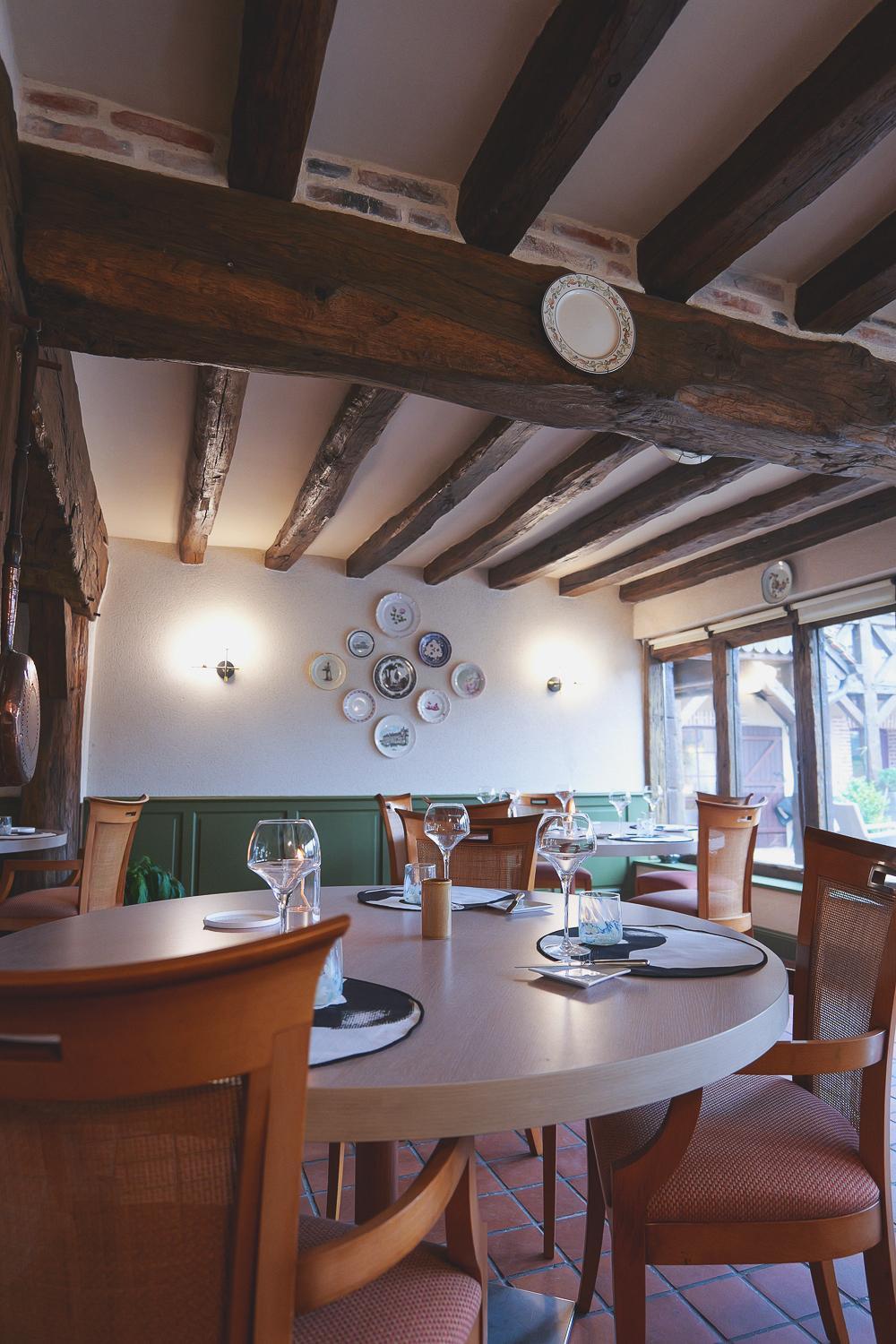 Auberge Du Cheval Blanc - Teritoria Selles-Saint-Denis Exteriör bild
