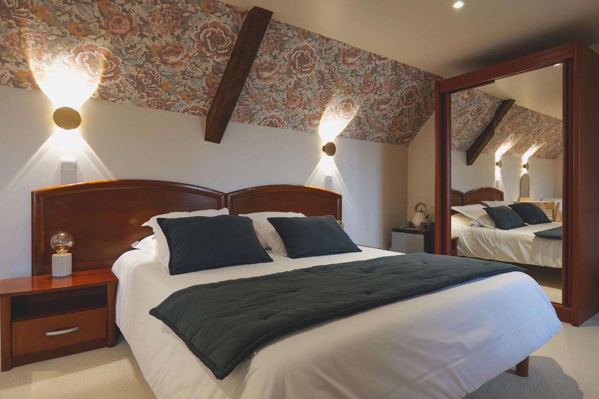 Auberge Du Cheval Blanc - Teritoria Selles-Saint-Denis Exteriör bild