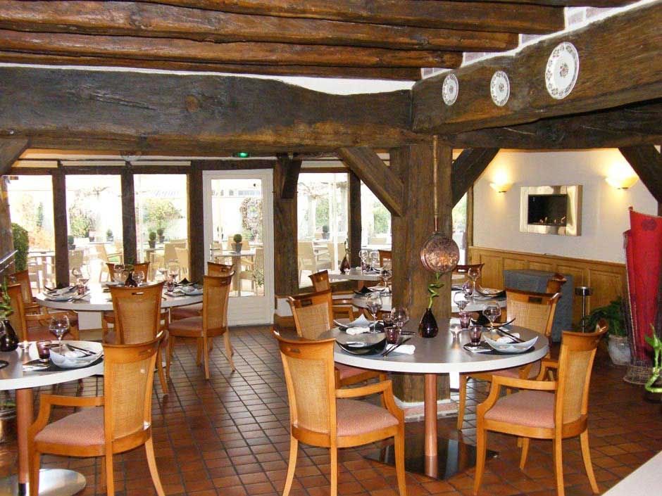Auberge Du Cheval Blanc - Teritoria Selles-Saint-Denis Restaurang bild
