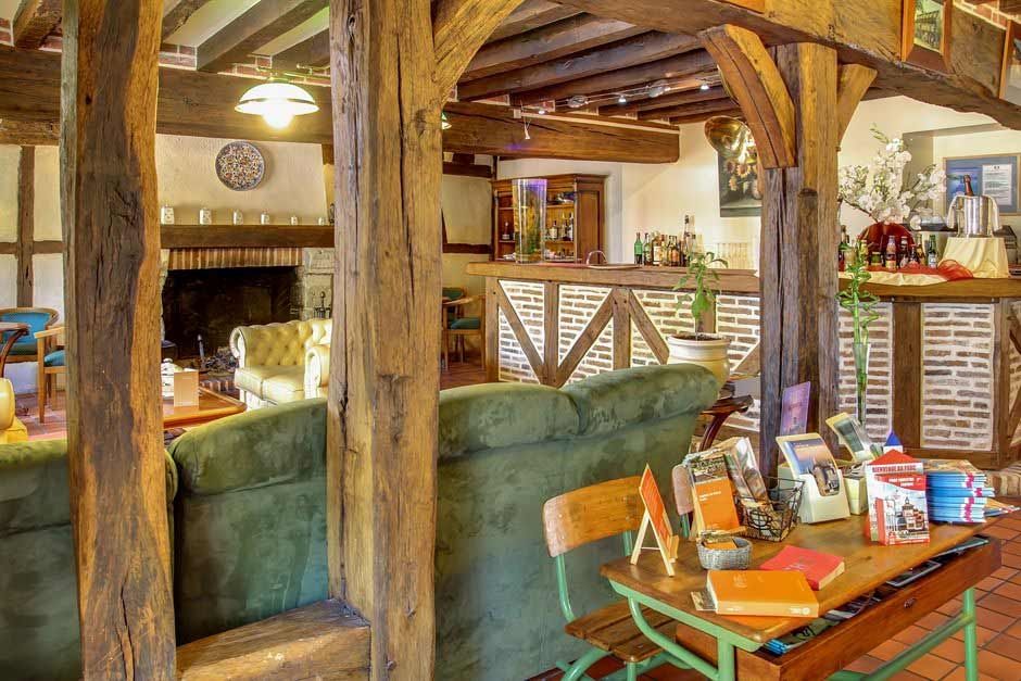 Auberge Du Cheval Blanc - Teritoria Selles-Saint-Denis Restaurang bild