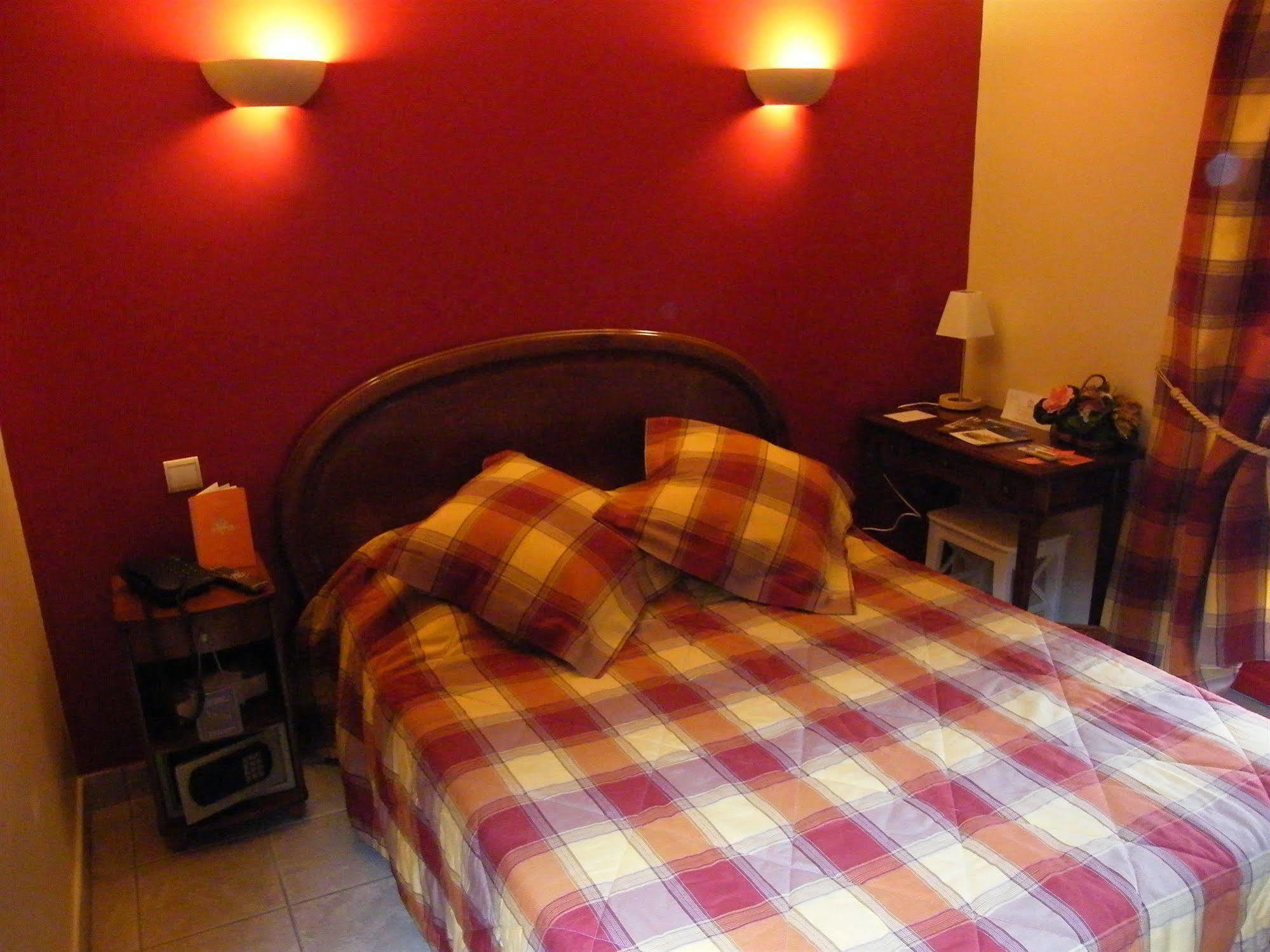 Auberge Du Cheval Blanc - Teritoria Selles-Saint-Denis Exteriör bild
