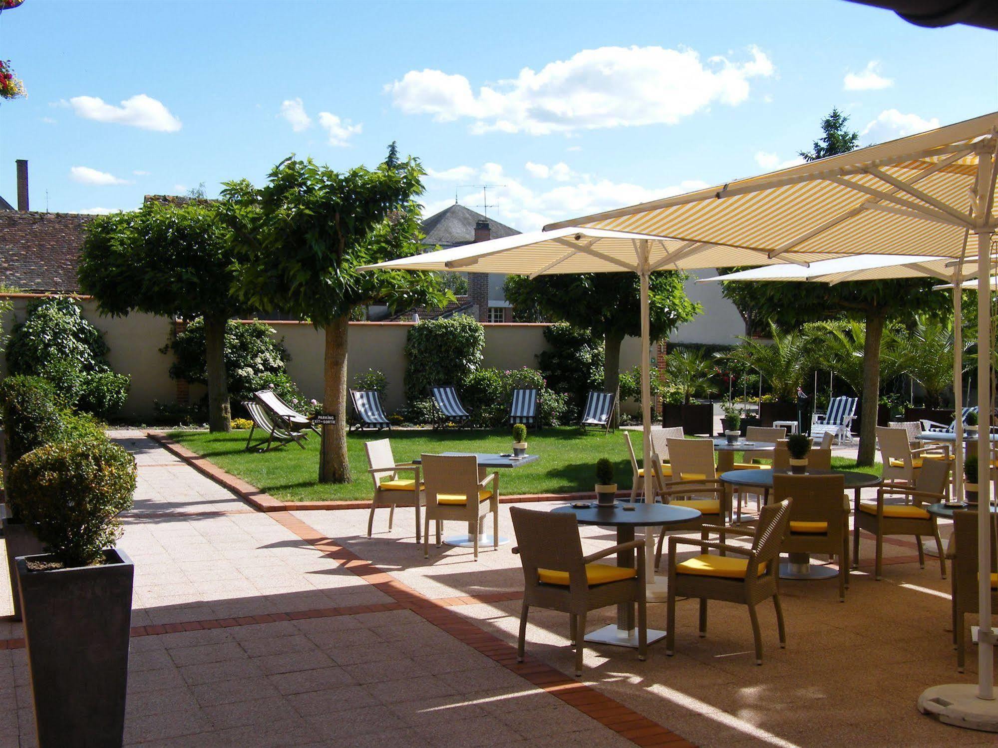 Auberge Du Cheval Blanc - Teritoria Selles-Saint-Denis Exteriör bild